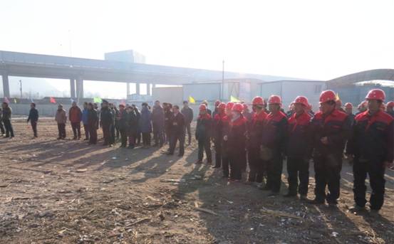 揚鞭策馬喜圓發(fā)展夢，萬眾一心共筑新長城