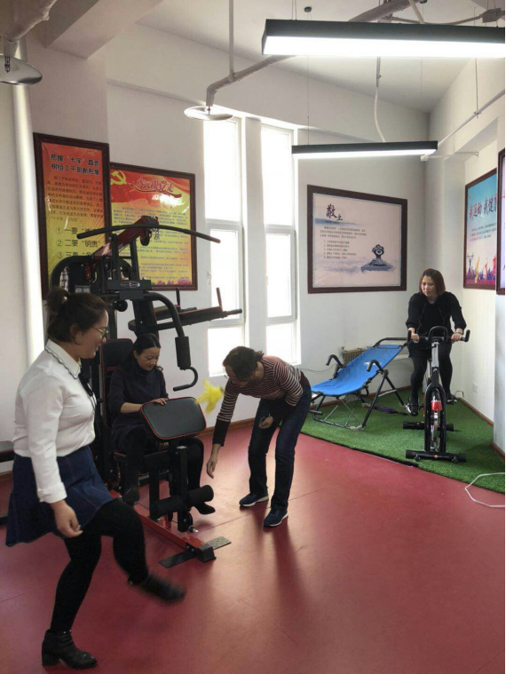 魅力女性、快樂巾幗