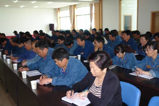 青海物產(chǎn)工業(yè)投資有限公司、青海長(zhǎng)春炭素有限公司召開(kāi)貫徹省第十二次黨代會(huì)精神學(xué)習(xí)傳