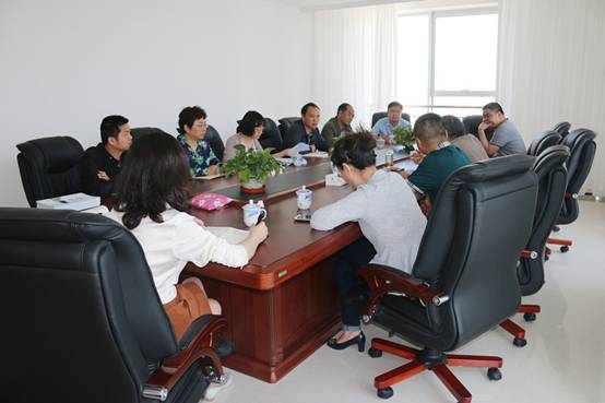 省商務(wù)廳副廳長(zhǎng)朱小青協(xié)同西寧海關(guān)、省檢驗(yàn)檢疫局一行深入企業(yè)就保稅物流中心封關(guān)運(yùn)營(yíng)